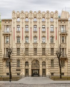 The symmetrical Art Nouveau facade of Alberta 2a, designed by Mikhail Eisenstein.
