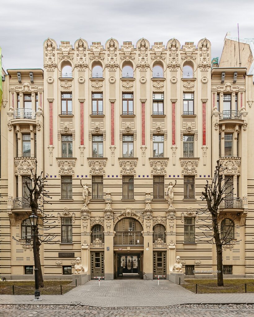 The symmetrical Art Nouveau facade of Alberta 2a, designed by Mikhail Eisenstein.