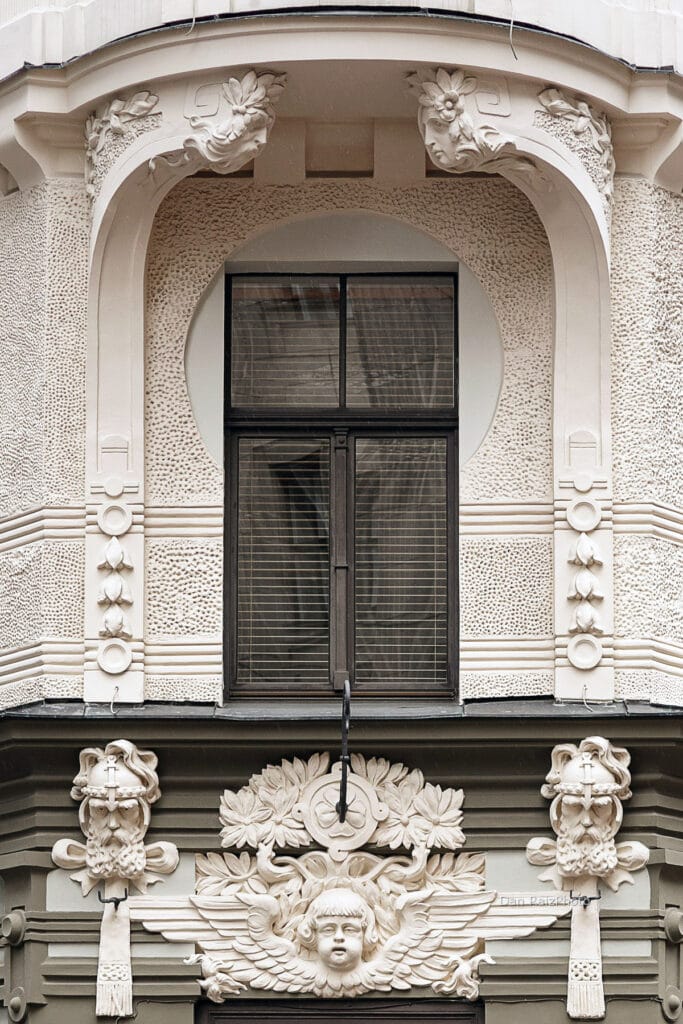 Smilšu 8 Riga Art Nouveau facade sculptures