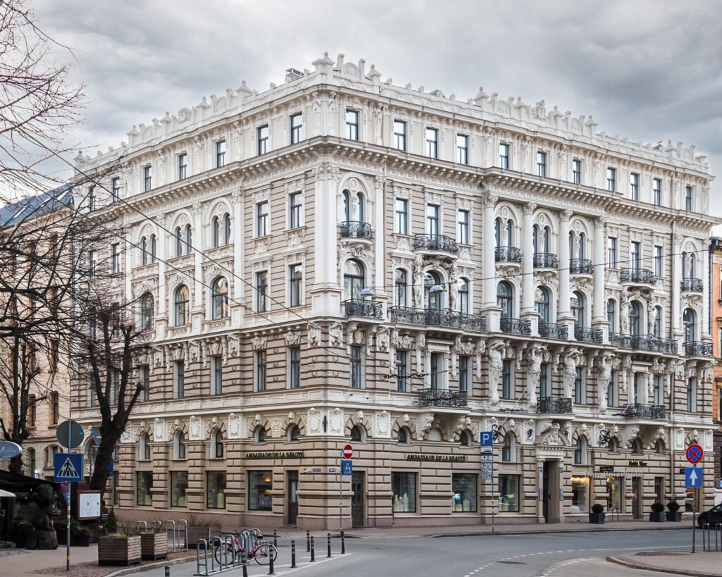 Mikhail Eisenstein's Art Nouveau architecture at Elizabetes iela 33 facade