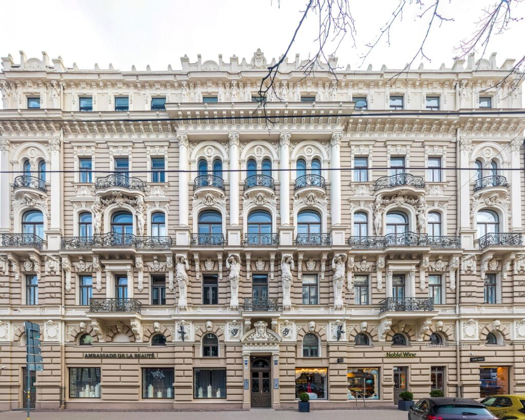 Mikhail Eisenstein's Art Nouveau architecture at Elizabetes iela 33 facade